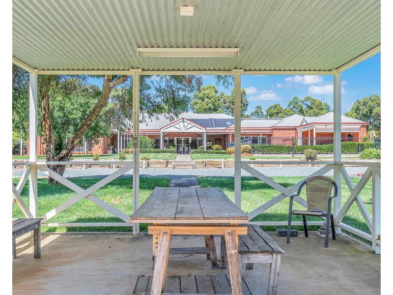 61 Schoeffel Drive, Echuca VIC 3564