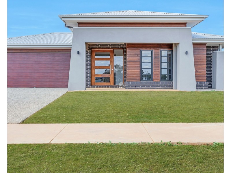 2 Black Swan Boulevard, Moama NSW 2731