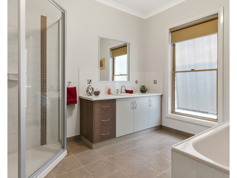 15 Sunset Avenue, Echuca VIC 3564