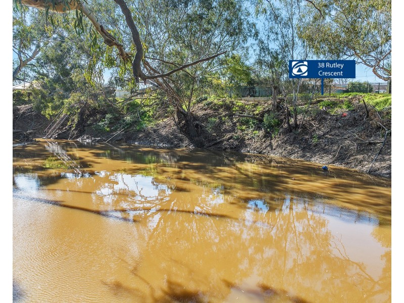 38 Rutley Crescent, Echuca VIC 3564