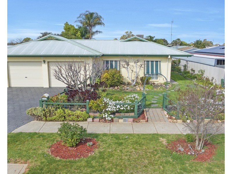 15 Lawson Drive, Moama NSW 2731