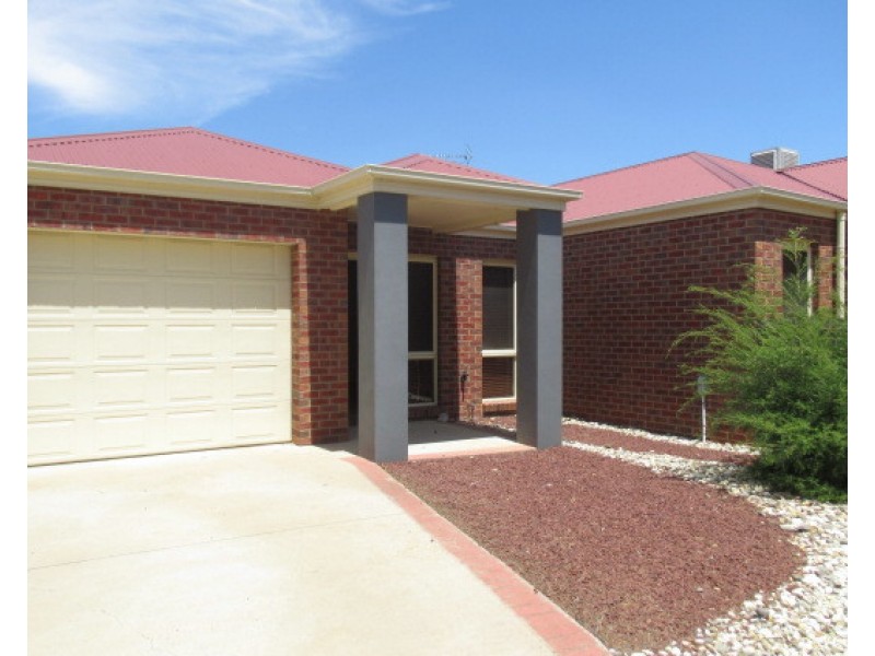 2/135 Goulburn Road, Echuca VIC 3564