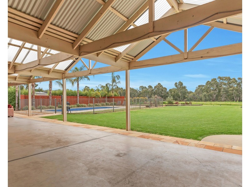 79 Schoeffel Drive, Echuca VIC 3564