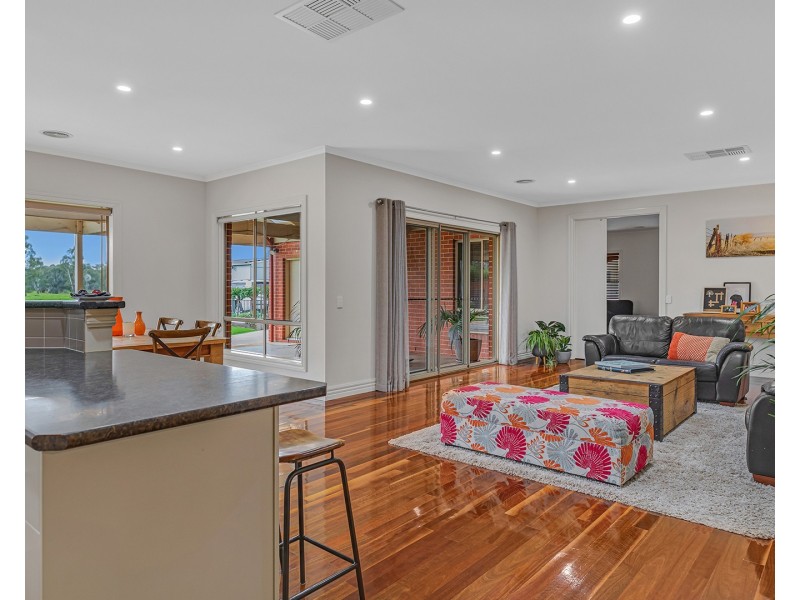 79 Schoeffel Drive, Echuca VIC 3564