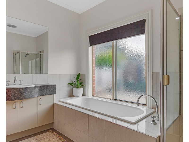 79 Schoeffel Drive, Echuca VIC 3564