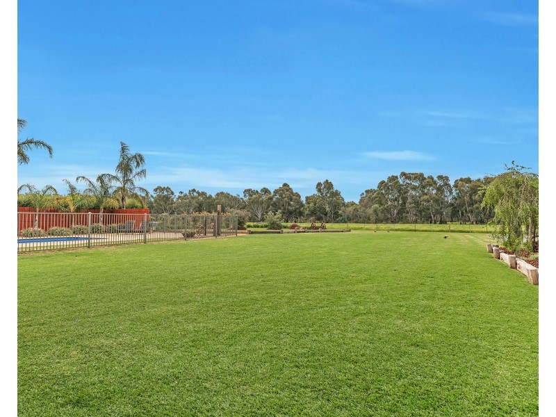 79 Schoeffel Drive, Echuca VIC 3564