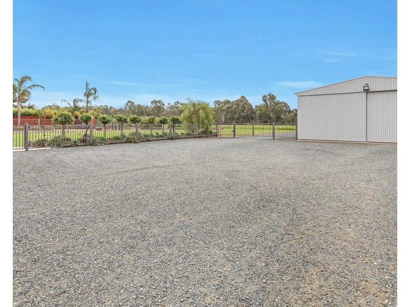 79 Schoeffel Drive, Echuca VIC 3564