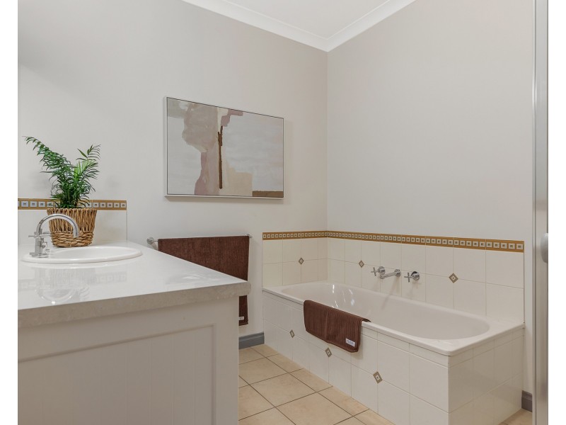 8 Ainsley Court, Echuca VIC 3564