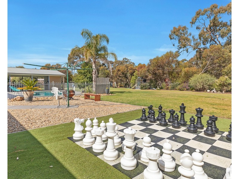 8 Ainsley Court, Echuca VIC 3564