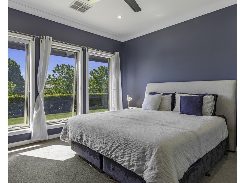 8 Forfar Drive, Moama NSW 2731