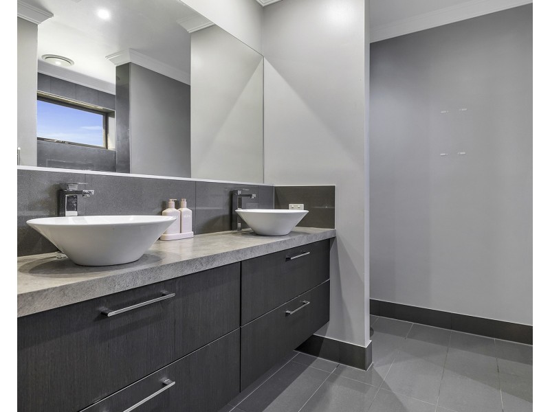 8 Forfar Drive, Moama NSW 2731