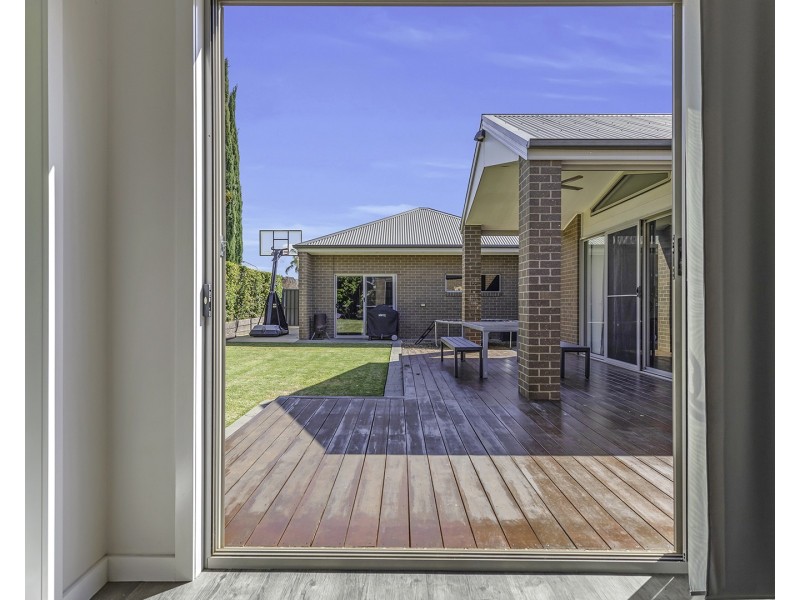 8 Forfar Drive, Moama NSW 2731