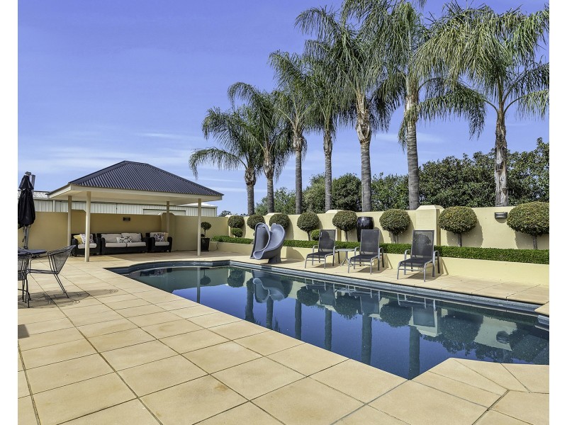 83 Schoeffel Drive, Echuca VIC 3564