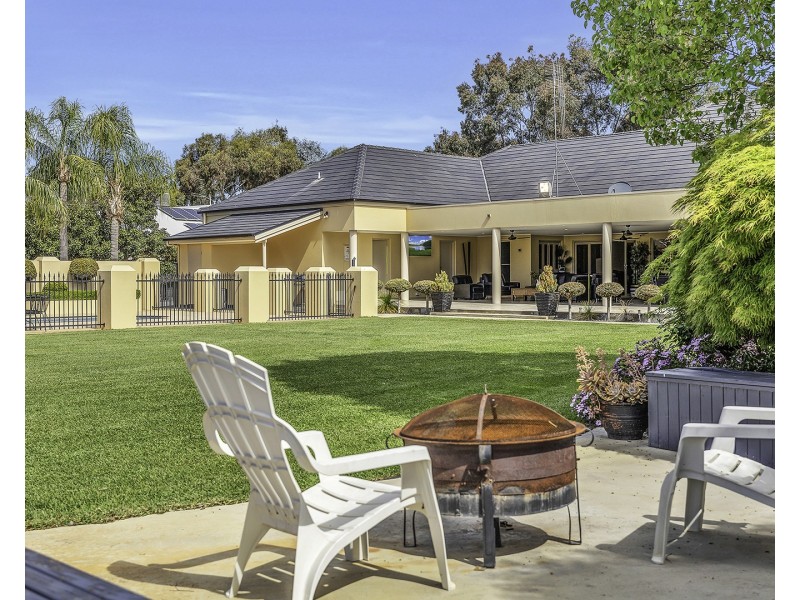 83 Schoeffel Drive, Echuca VIC 3564