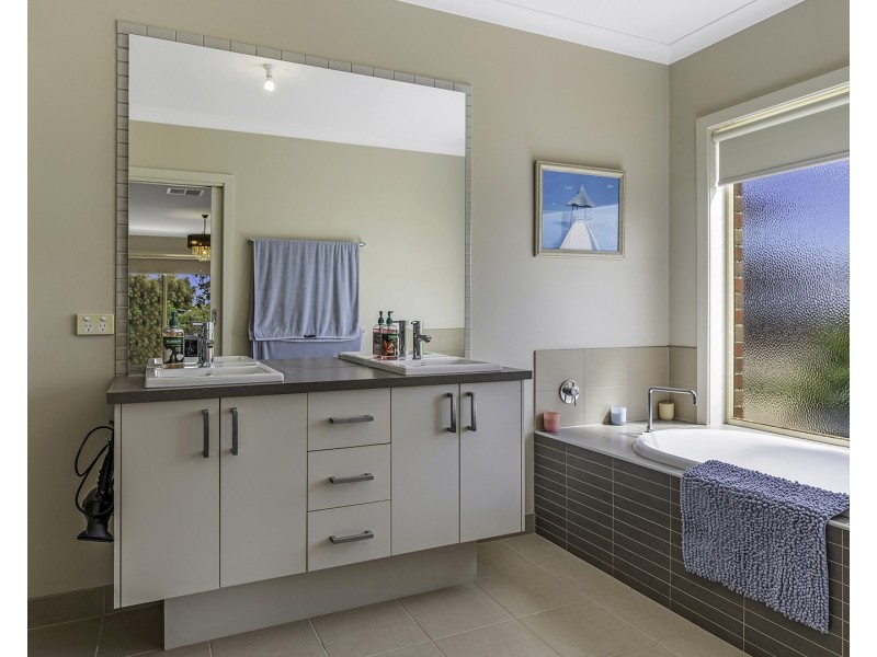 1318 Simmie Road, Strathallan, Echuca VIC 3564