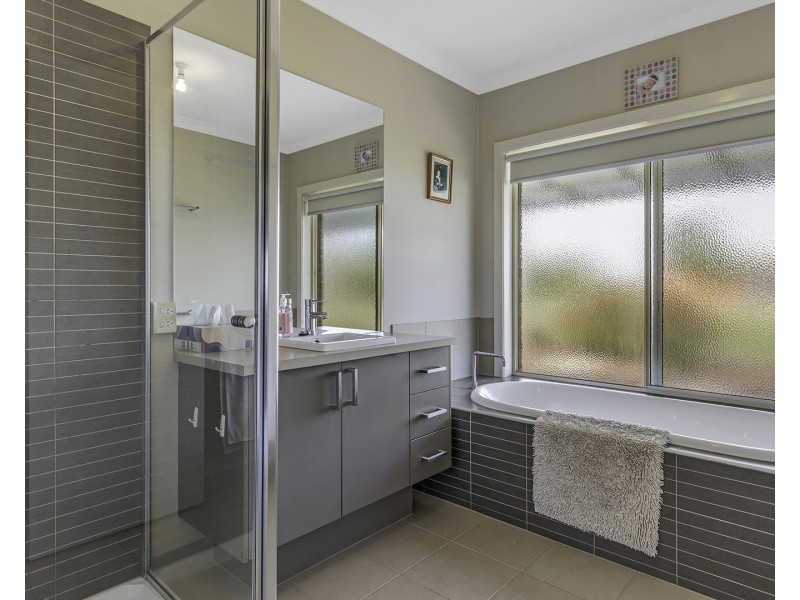 1318 Simmie Road, Strathallan, Echuca VIC 3564