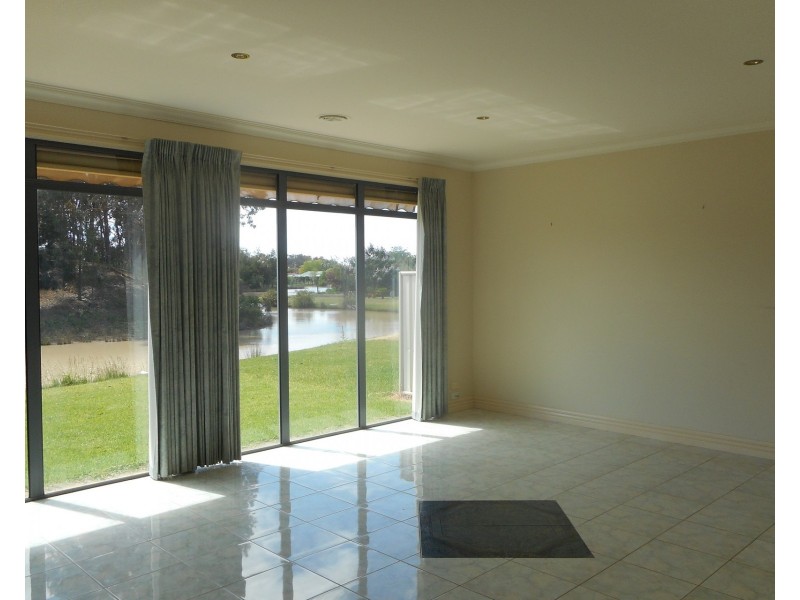 35 Kingfisher Drive West, Moama NSW 2731