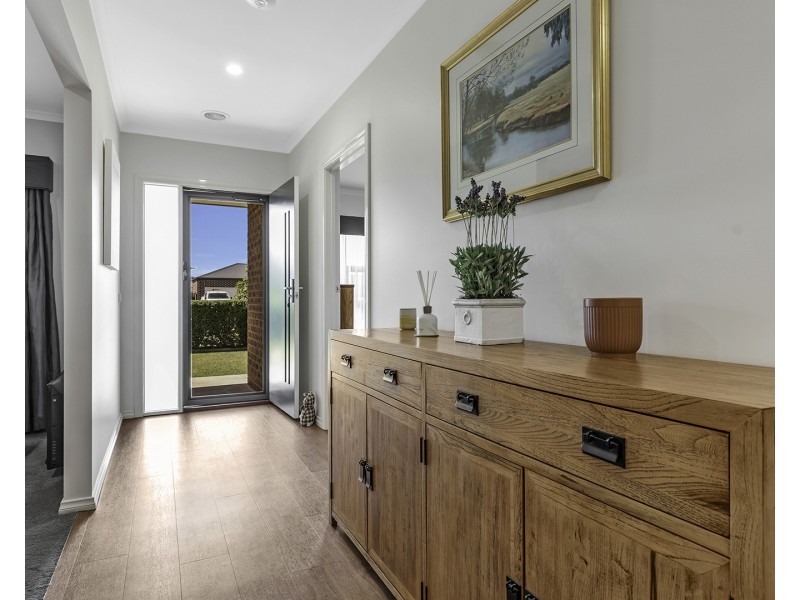 11 Lakeview Drive, Moama NSW 2731