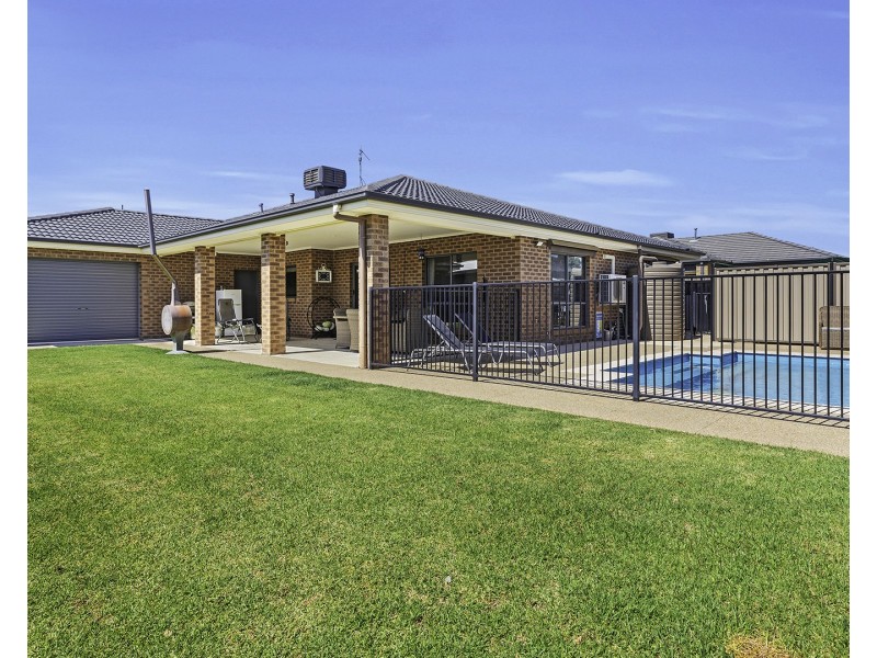 11 Lakeview Drive, Moama NSW 2731