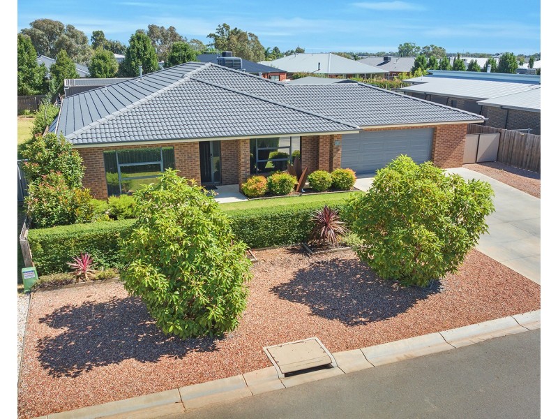 11 Lakeview Drive, Moama NSW 2731