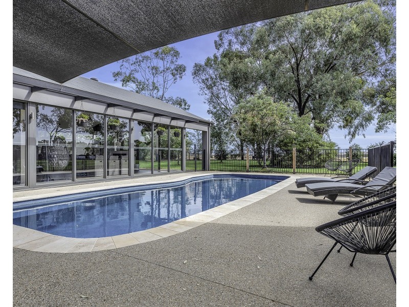 8 Charters Drive, Moama NSW 2731