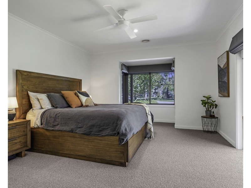 8 Charters Drive, Moama NSW 2731