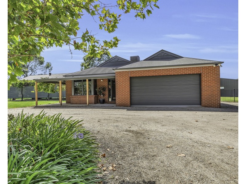 8 Charters Drive, Moama NSW 2731