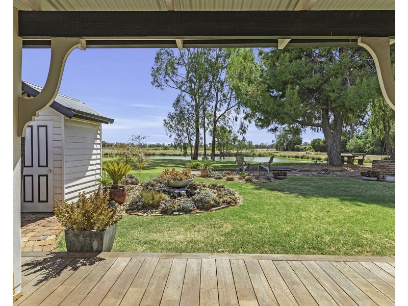 32 Clifton Street, Mathoura NSW 2710