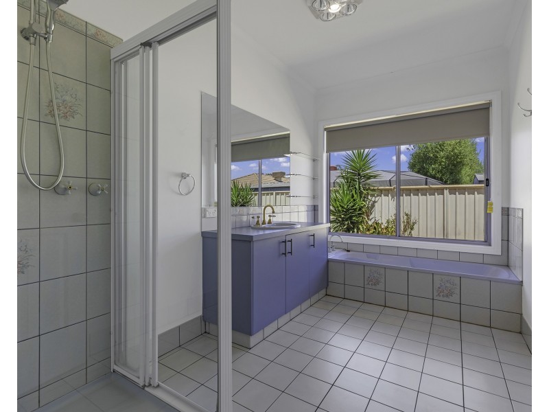 24 Kooyong Court, Echuca VIC 3564