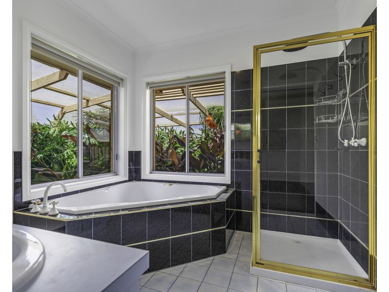 24 Kooyong Court, Echuca VIC 3564