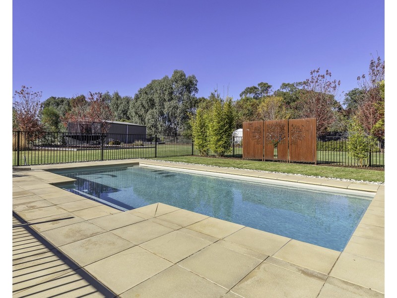 11 Hollara Drive, Moama NSW 2731