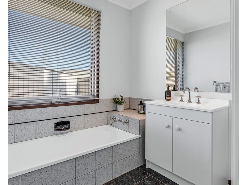 13 Kooyong Court, Echuca VIC 3564