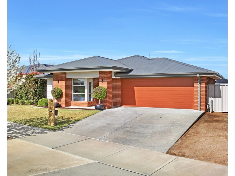 15 Wisteria Street, Echuca VIC 3564