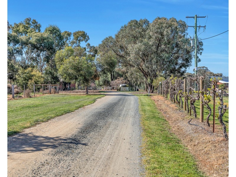 322 Cobb Highway, Moama NSW 2731