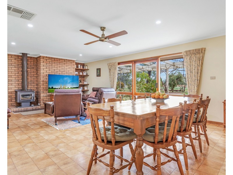 322 Cobb Highway, Moama NSW 2731