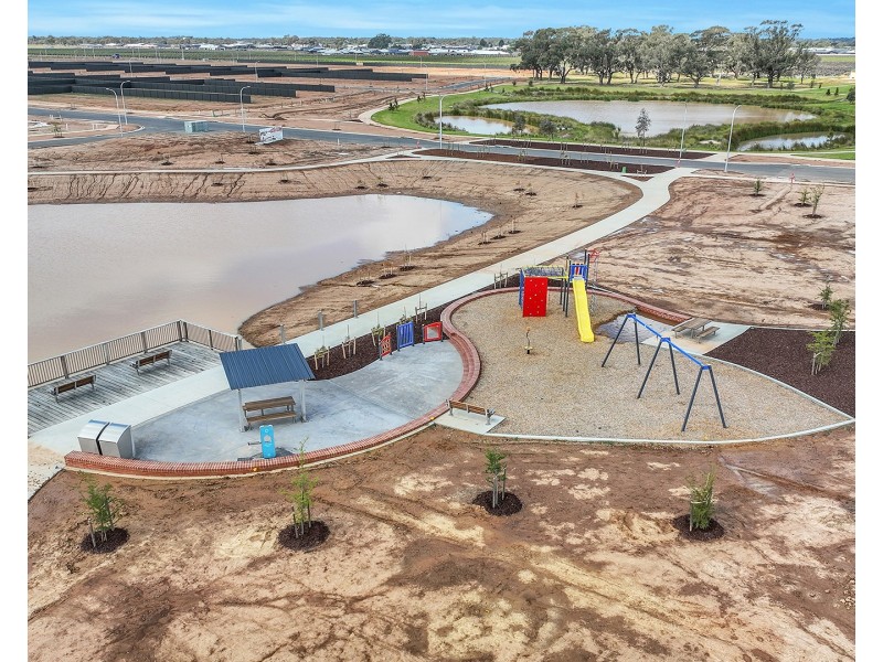 27 Whistler Circuit, Moama NSW 2731
