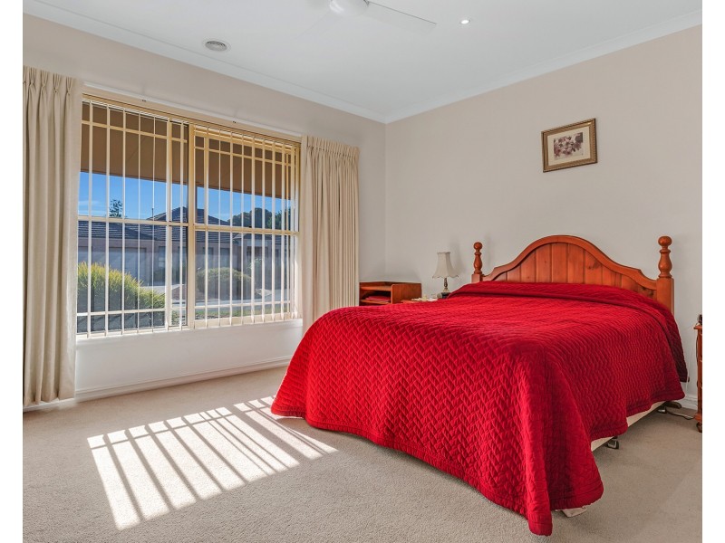 8 John Close, Echuca VIC 3564