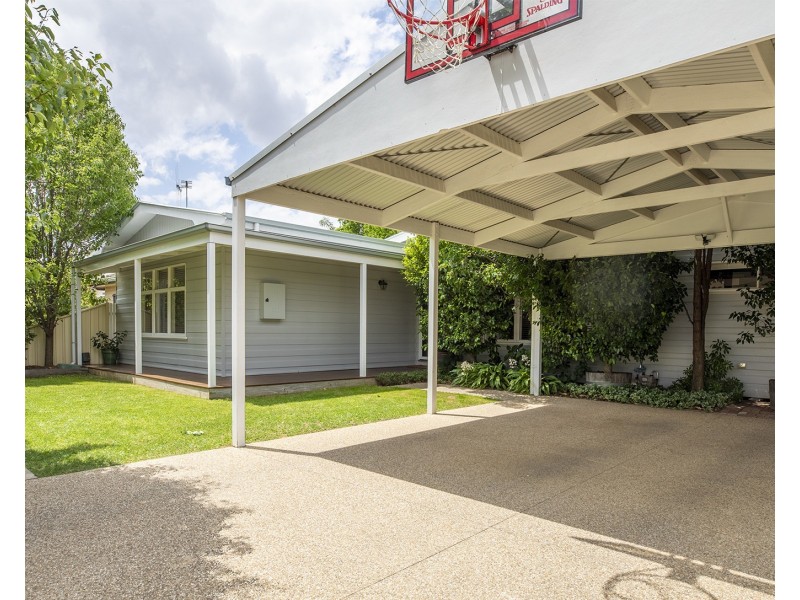 16 Premier Street, Echuca VIC 3564
