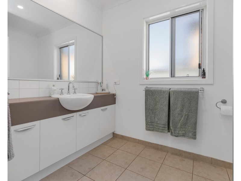 8 Yeovil Court, Echuca VIC 3564