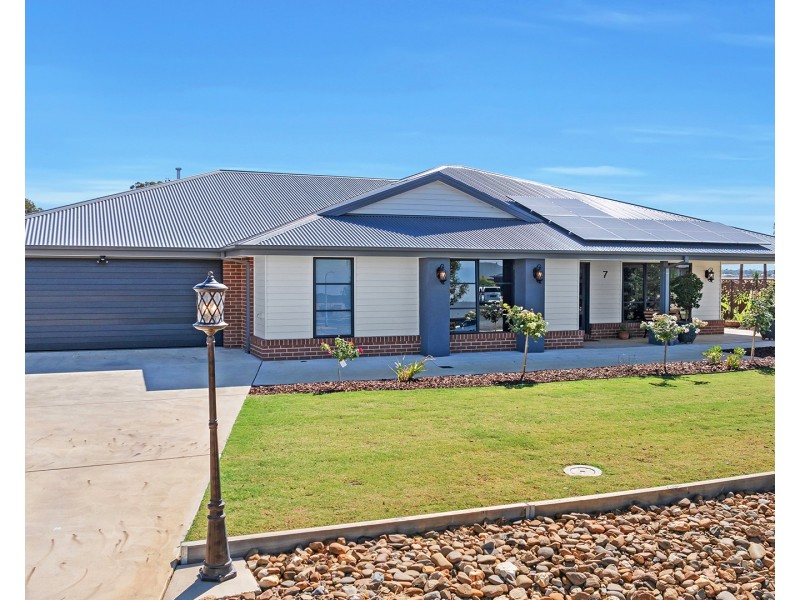 7 Clover Crescent, Echuca VIC 3564