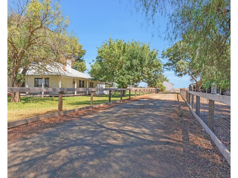 1520 Simmie Road, Strathallan, Echuca VIC 3564