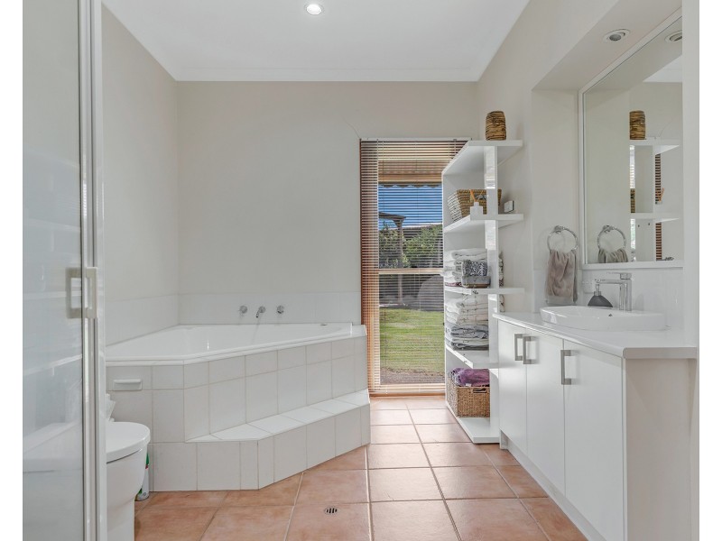 16 River Park Drive, Moama NSW 2731