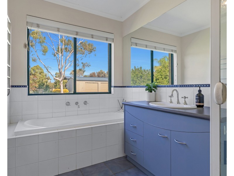 12 Ainsley Court, Echuca VIC 3564