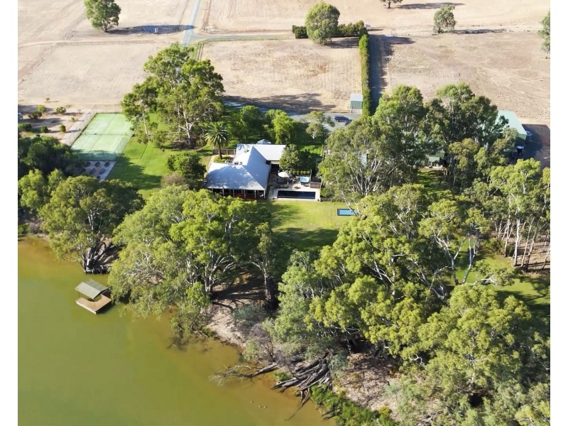 1679 Perricoota Road, Moama NSW 2731