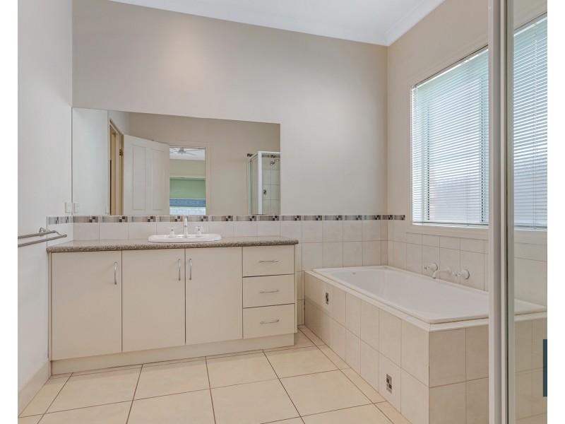 48 Declan Way, Echuca VIC 3564