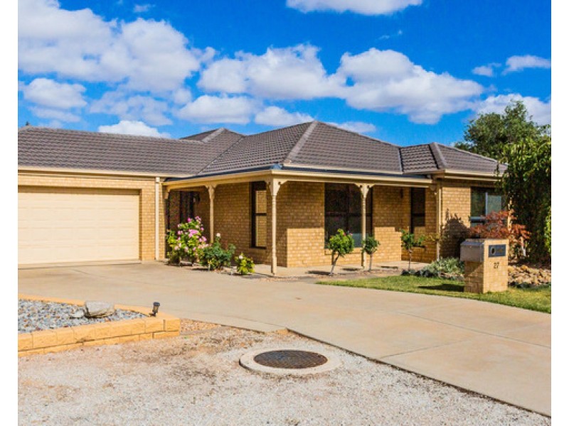 27 Woodland Circuit, Echuca VIC 3564