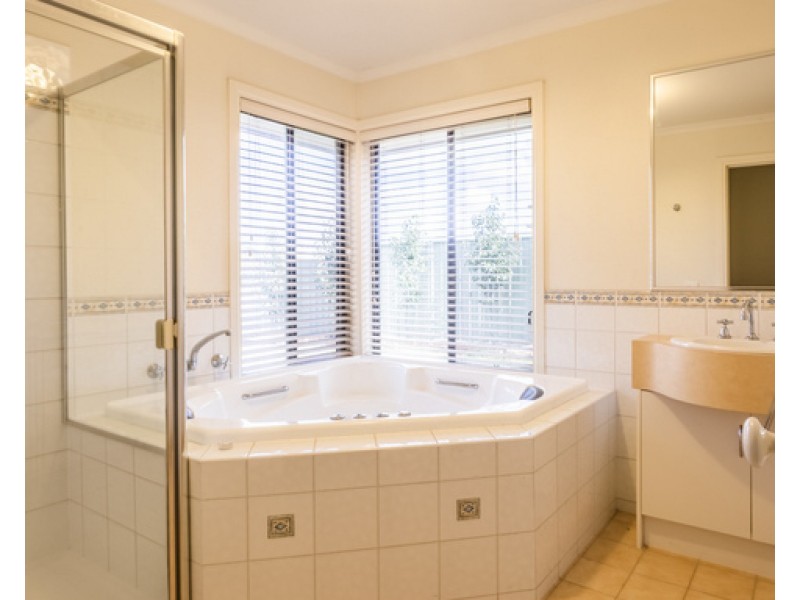 27 Woodland Circuit, Echuca VIC 3564