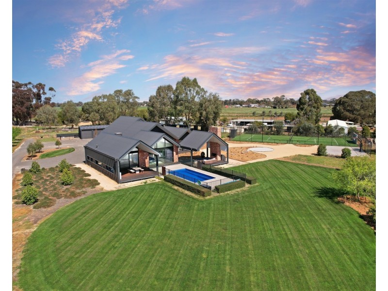 66 Pinerate Place, Echuca VIC 3564