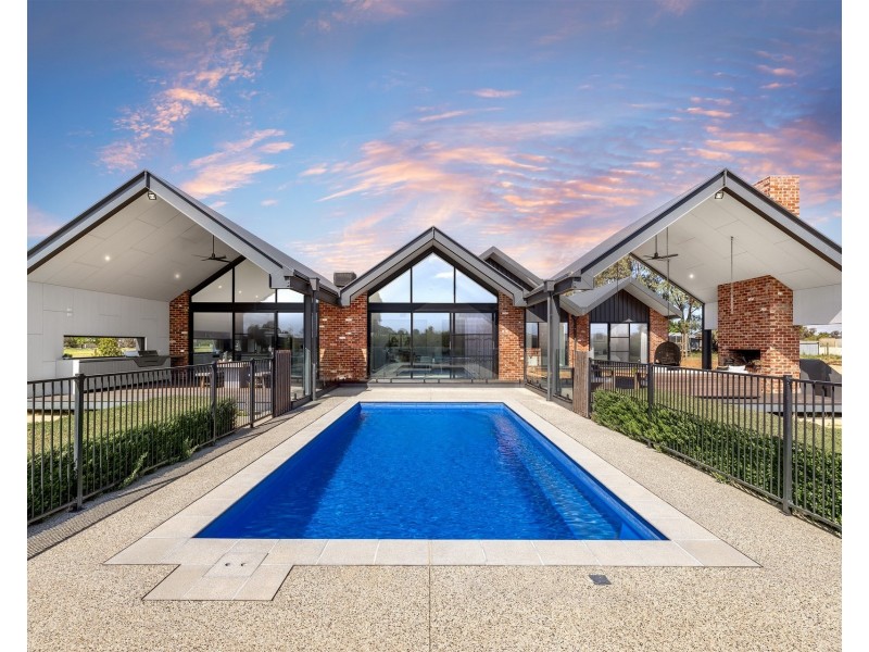 66 Pinerate Place, Echuca VIC 3564