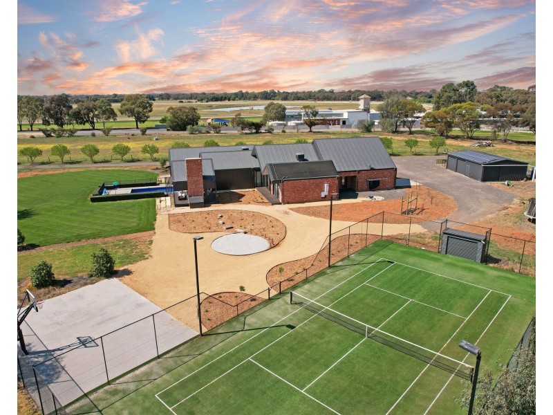 66 Pinerate Place, Echuca VIC 3564
